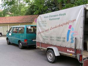 Firmenfahrzeug Gartenpflege der Caritas - Werkst�tten Hannover